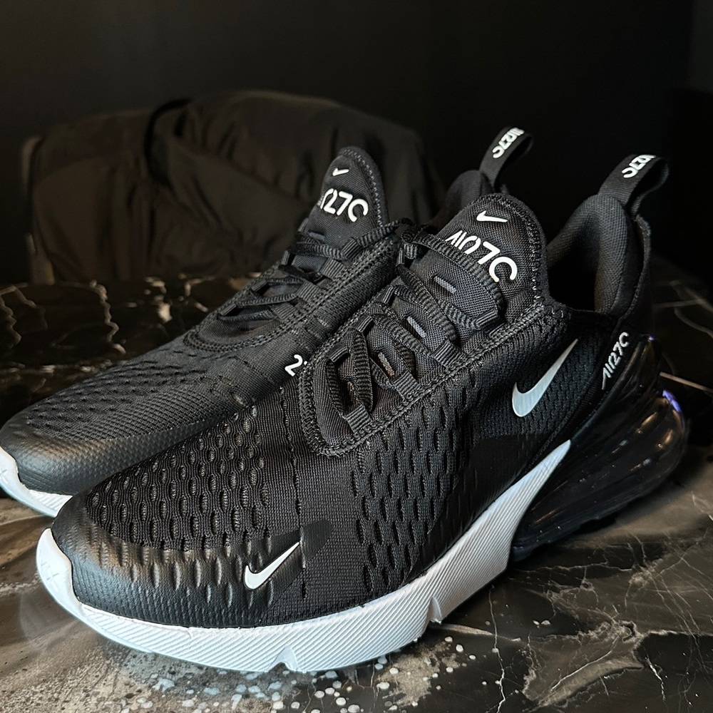 Nike Air 270 Black/White Womens 10